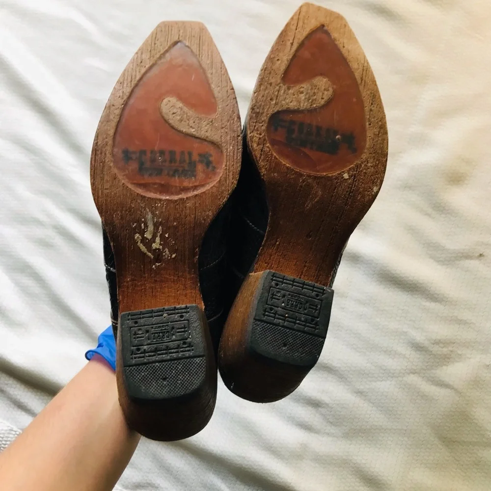 Corral Black Embroidered Mules - Picture 12 of 12